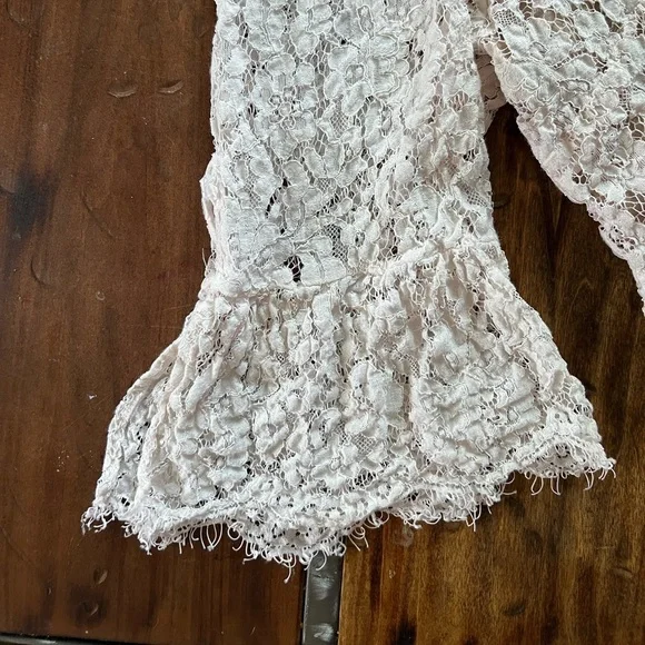 Rose + Olive Lace Bell Sleeve Top
Size: 1X - Picture 3 of 6